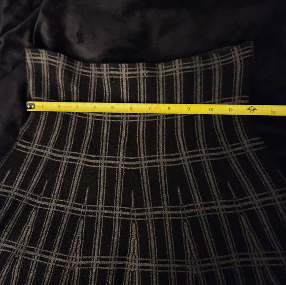 Max Studio High Waisted Skirt - Picture 4 of 8